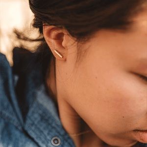 Finley Lise Bar Studs